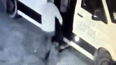 Avcılar’da mahallelinin çok sevdiği “Garip” isimli köpek minibüsle kaçırıldı. Güvenlik