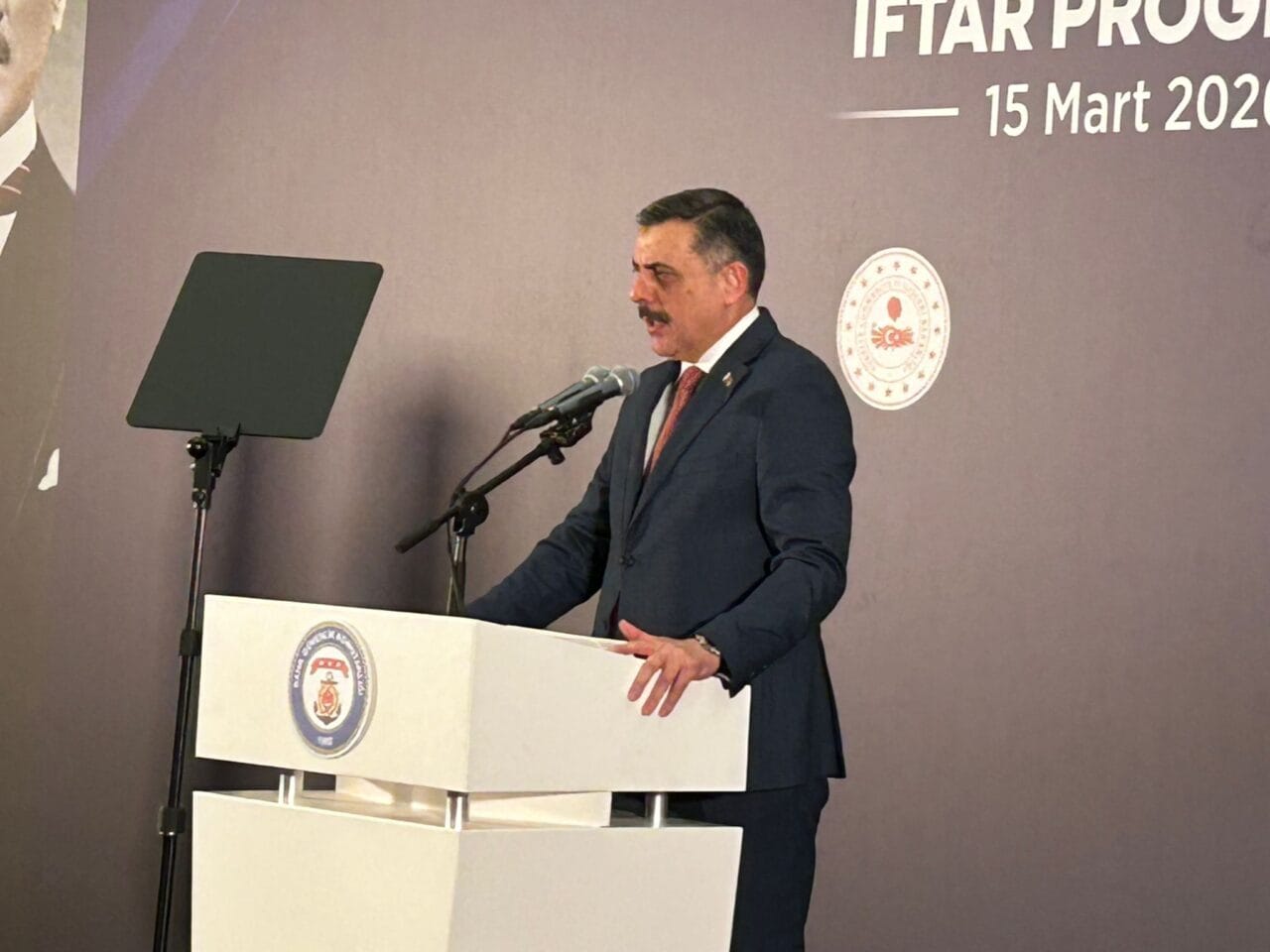 İçişleri Bakanı Mustafa Çiftçi, Bakanlık'ta düzenlenen iftar programında Sahil Güvenlik personelleriyle bir araya geldi. Fotoğraf: Ankara, (DHA)