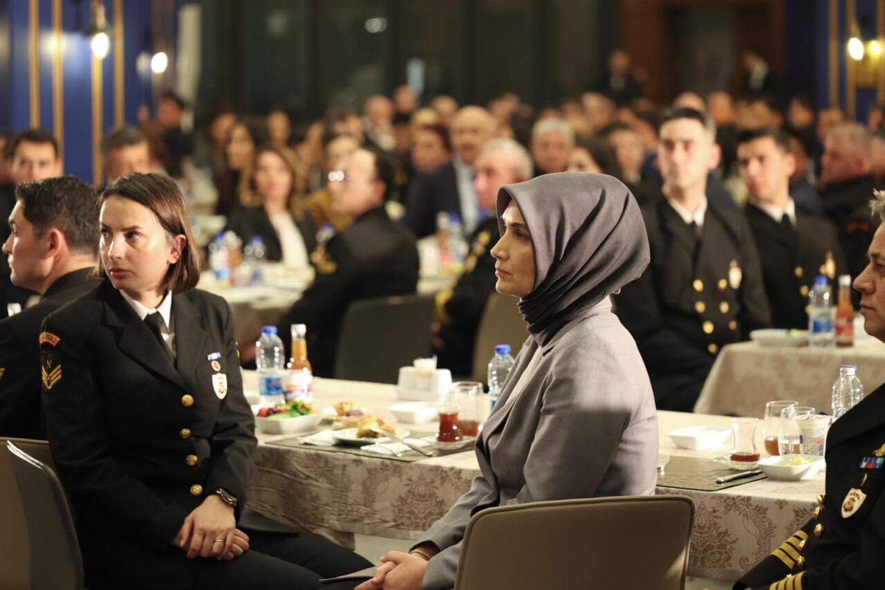 İçişleri Bakanı Mustafa Çiftçi, Bakanlık'ta düzenlenen iftar programında Sahil Güvenlik personelleriyle bir araya geldi. Fotoğraf: Ankara, (DHA)