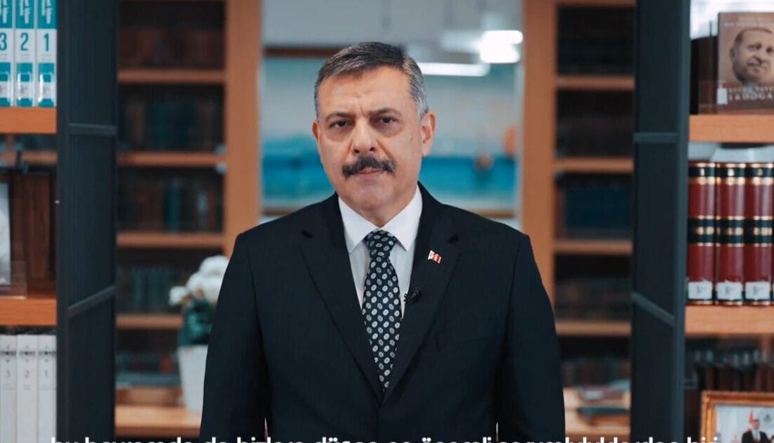 Bakan Çiftçi’den Bayramda Trafik Uyarısı İçişleri Bakanı Mustafa Çiftçi, bayram mesajında vatandaşlara trafik uyarısında bulundu.