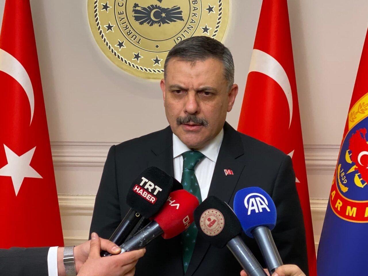 İçişleri Bakanı Mustafa Çiftçi, araçlara sonradan takılan ekran ve ses