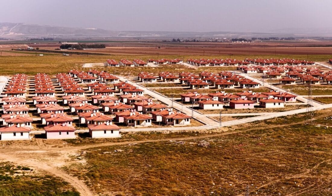 Hatay’ın Kumlu ilçesinde Türkiye’nin ilk kırsal uydu kenti kuruldu. Deprem