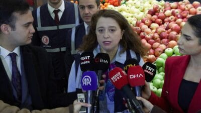 Ticaret Bakanlığı ekipleri, Ramazan Bayramı öncesinde Ankara’daki marketlerde denetimleri artırdı.