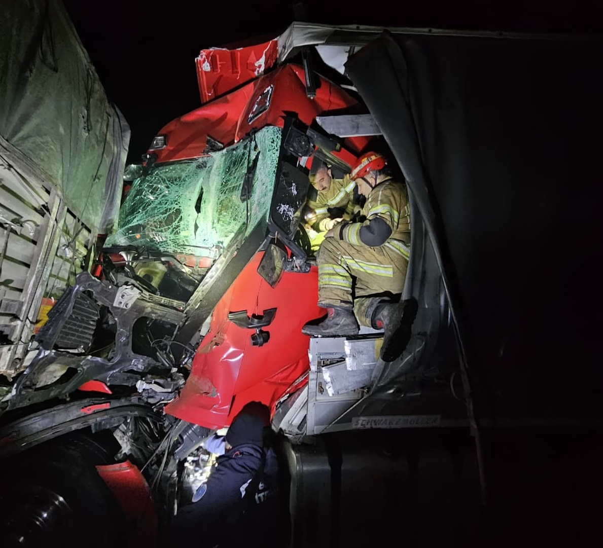 Bursa’nın Kestel ilçesinde iki TIR’ın çarpıştığı kazada 34 yaşındaki sürücü