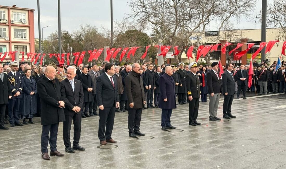 Çanakkale Deniz Zaferi’nin 111’inci yıl dönümü törenlerle başladı. Cumhuriyet Meydanı’ndaki