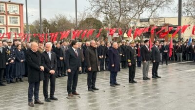 Çanakkale Deniz Zaferi’nin 111’inci yıl dönümü törenlerle başladı. Cumhuriyet Meydanı’ndaki
