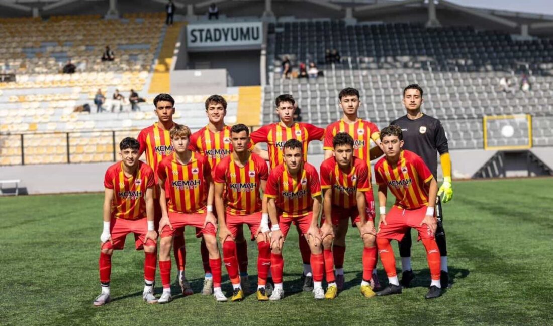 Çatalcaspor U18 Takımı, zorlu play-off mücadelesinde Siyavuşpaşa’yı penaltılarla geçerek büyük