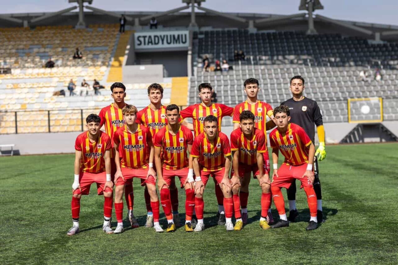 Çatalcaspor U18 Takımı, zorlu play-off mücadelesinde Siyavuşpaşa’yı penaltılarla geçerek büyük