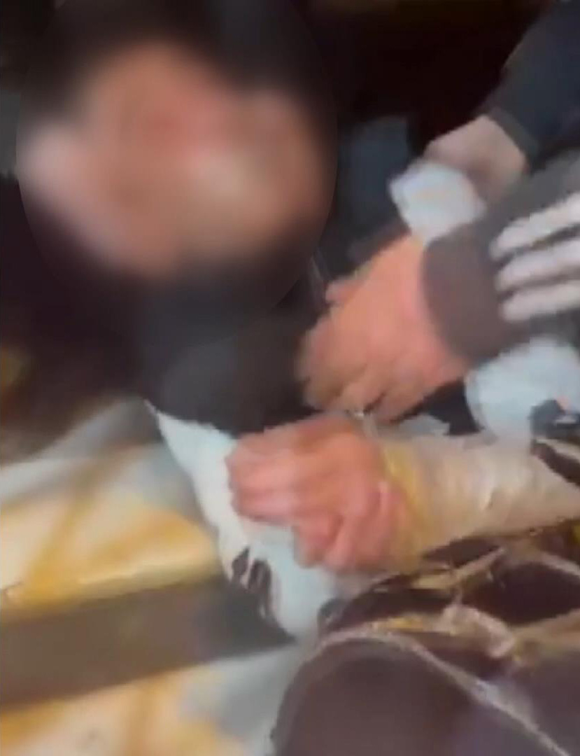 İstanbul Fatih’te bir kişinin ağzı, elleri ve ayakları bantlanarak darbedildiği