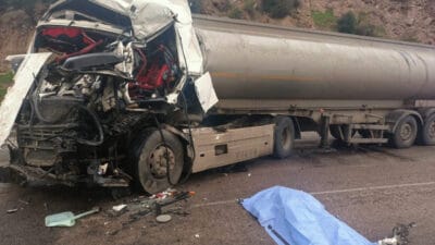 Gaziantep’in Nurdağı ilçesinde iki tankerin kafa kafaya çarpıştığı kazada 1