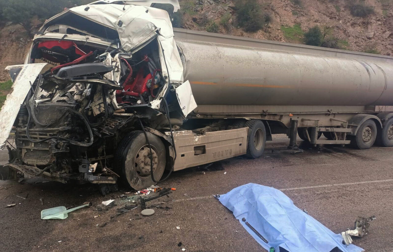 Gaziantep’in Nurdağı ilçesinde iki tankerin kafa kafaya çarpıştığı kazada 1