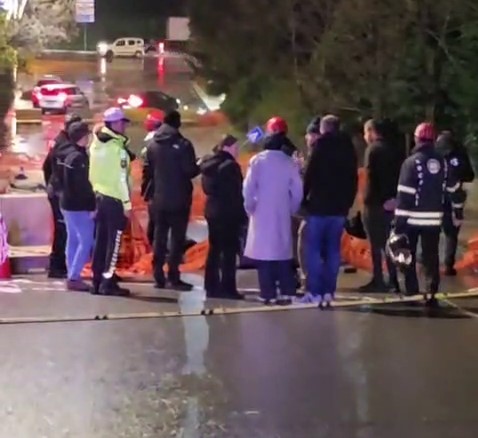 Kocaeli’nin Gebze ilçesinde motosiklet sürücüsü Hüseyin Burak K., yol çökmesi