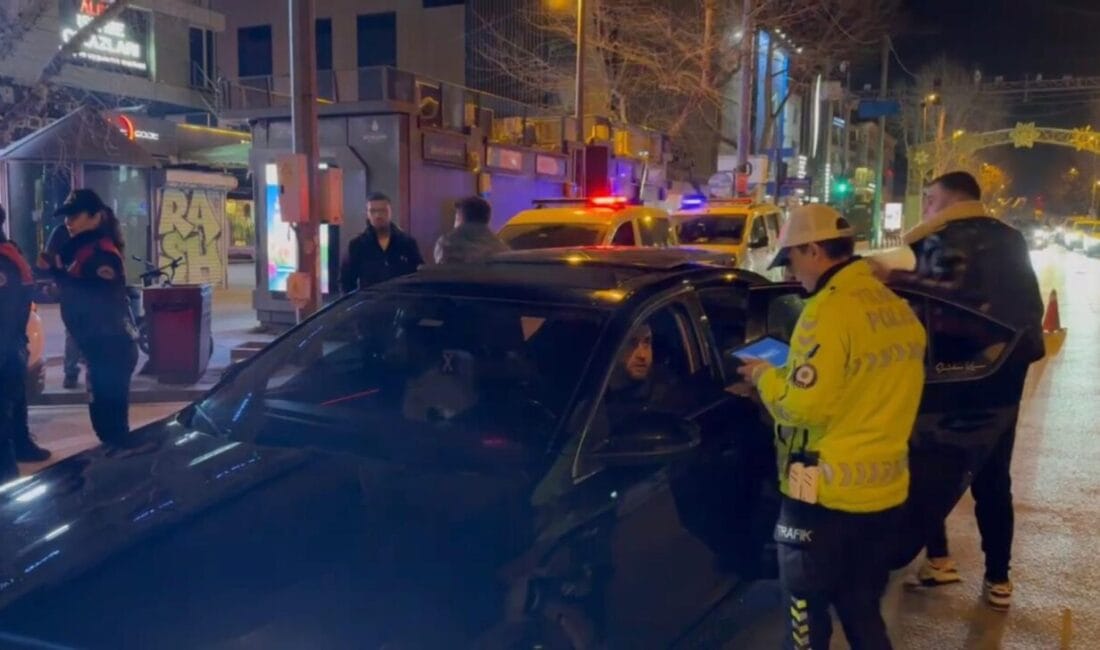 İstanbul’da Huzur Uygulaması: Makas Atana 90 Bin TL Ceza İstanbul’da Kadıköy ve Avcılar’da gerçekleştirilen huzur uygulamalarında binlerce kişi ve