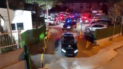 İzmir’de çeşitli suçlardan aranan kişilere yönelik geniş çaplı operasyon düzenlendi.