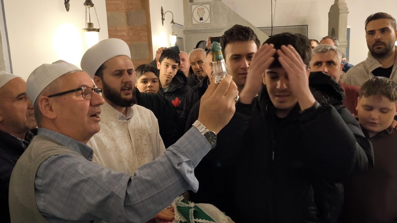 Kadir Gecesi’nde Edirne’nin Keşan ilçesindeki tarihi Hersekzade Ahmet Paşa Camii’nde