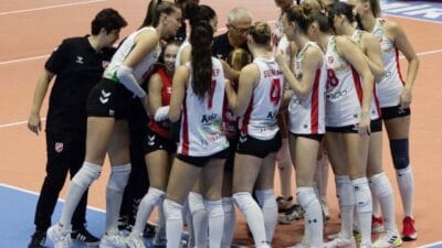 Karşıyaka, Play-Off yarı final etabında üst üste aldığı mağlubiyetlerle finale