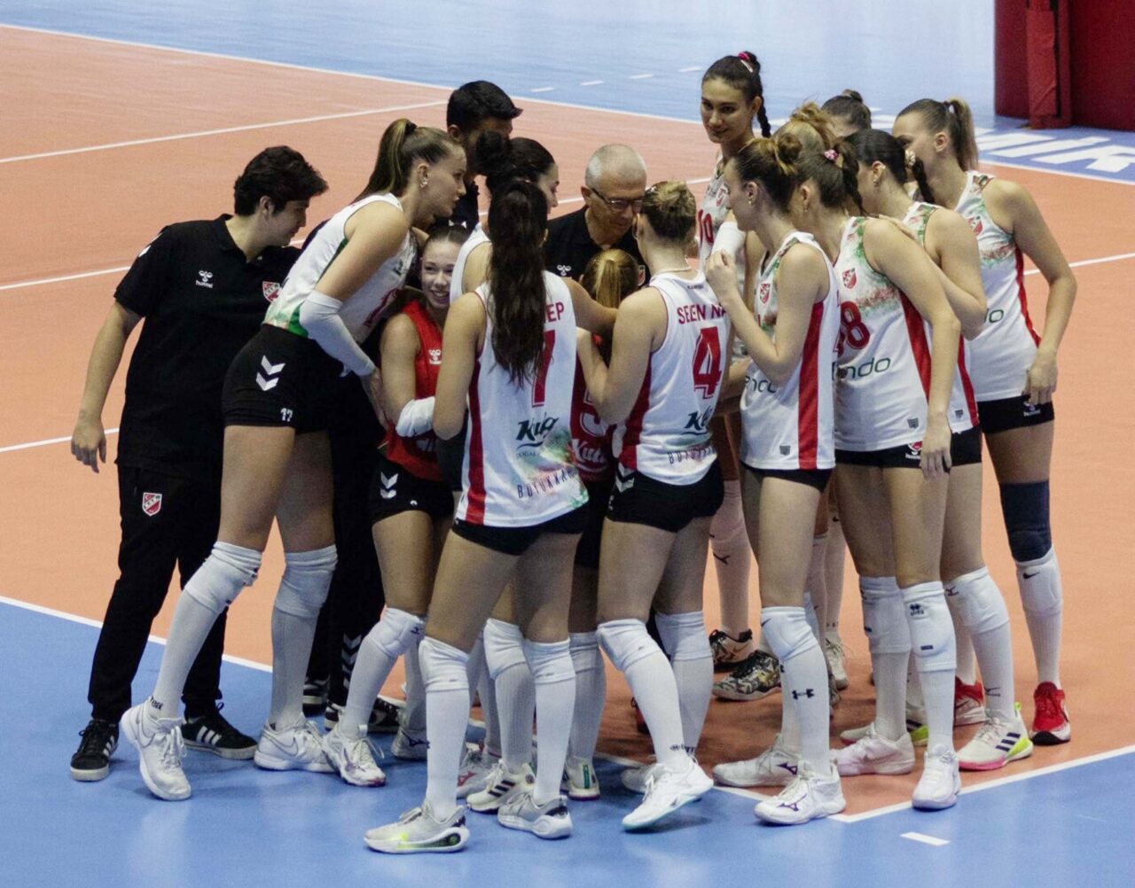 Karşıyaka, Play-Off yarı final etabında üst üste aldığı mağlubiyetlerle finale