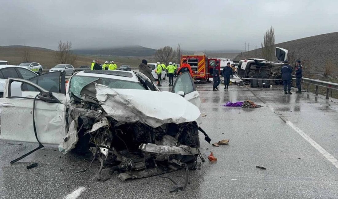 Konya’da Feci Kaza: Baba Oğul Hayatını Kaybetti Konya’da kontrolden çıkan otomobilin karşı şeride geçerek çarptığı araçta baba