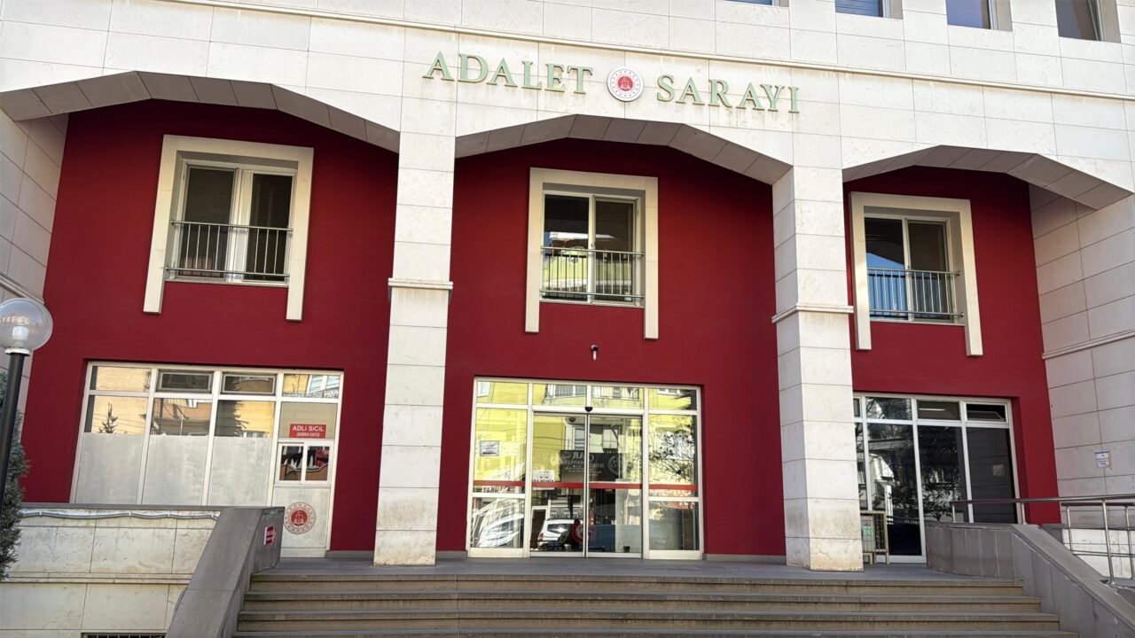 Manisa’nın Turgutlu ilçesinde felsefe öğretmeni R.A., ders sırasında Mustafa Kemal