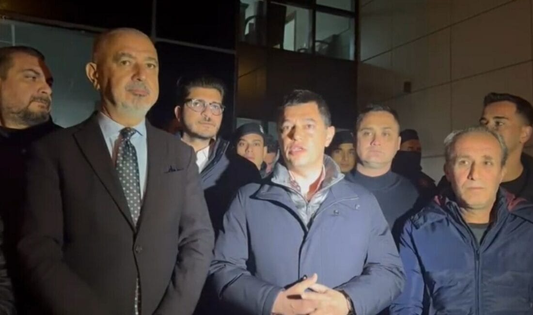 Marmaris Belediyesinde Rüşvet Operasyonu: 13 Gözaltı Muğla Marmaris’te belediyeye yönelik rüşvet ve usulsüzlük iddiaları sonrası düzenlenen