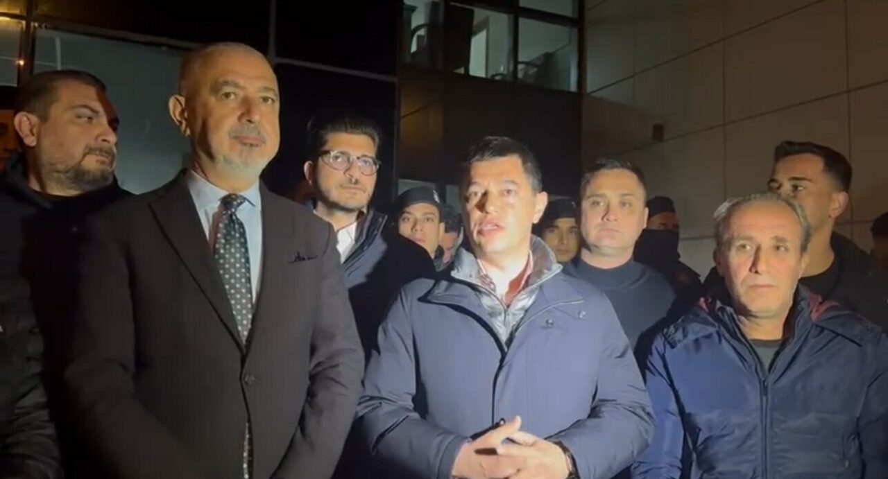 Muğla Marmaris’te belediyeye yönelik rüşvet ve usulsüzlük iddiaları sonrası düzenlenen