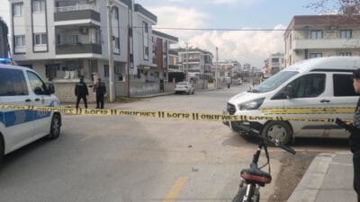 Mersin’in Tarsus ilçesinde bir kadın, eşi tarafından bıçaklanarak ağır yaralandı.
