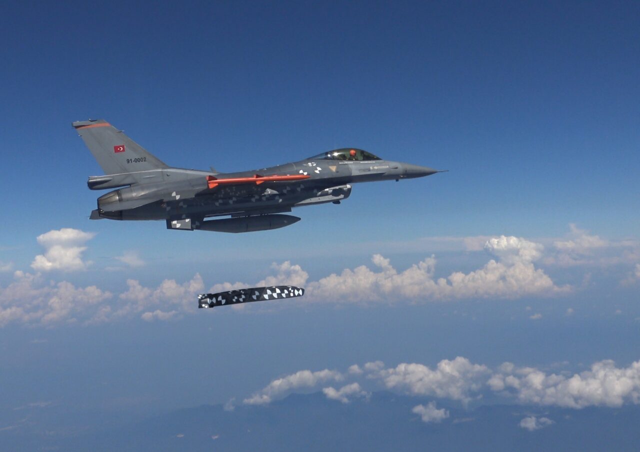 TÜBİTAK SAGE tarafından geliştirilen milli seyir füzesi SOM-J, canlı harp