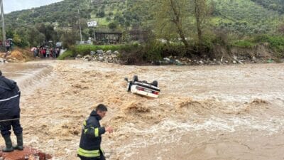 Muğla'nın Milas ilçesinde sağanak sonrası sel sularına kapılan otomobilde Bülent