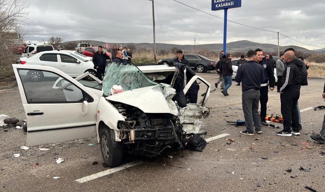 Nevşehir’de Feci Kaza: Baba ve Oğlu Hayatını Kaybetti Nevşehir’de yağış nedeniyle kayganlaşan yolda 3 aracın karıştığı kazada baba