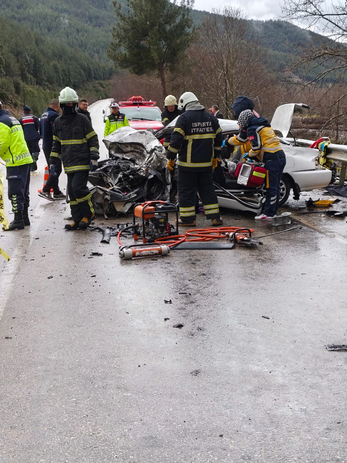 Isparta’da iki otomobilin çarpıştığı kazada nişanlı çift Mustafa Kılıç ve