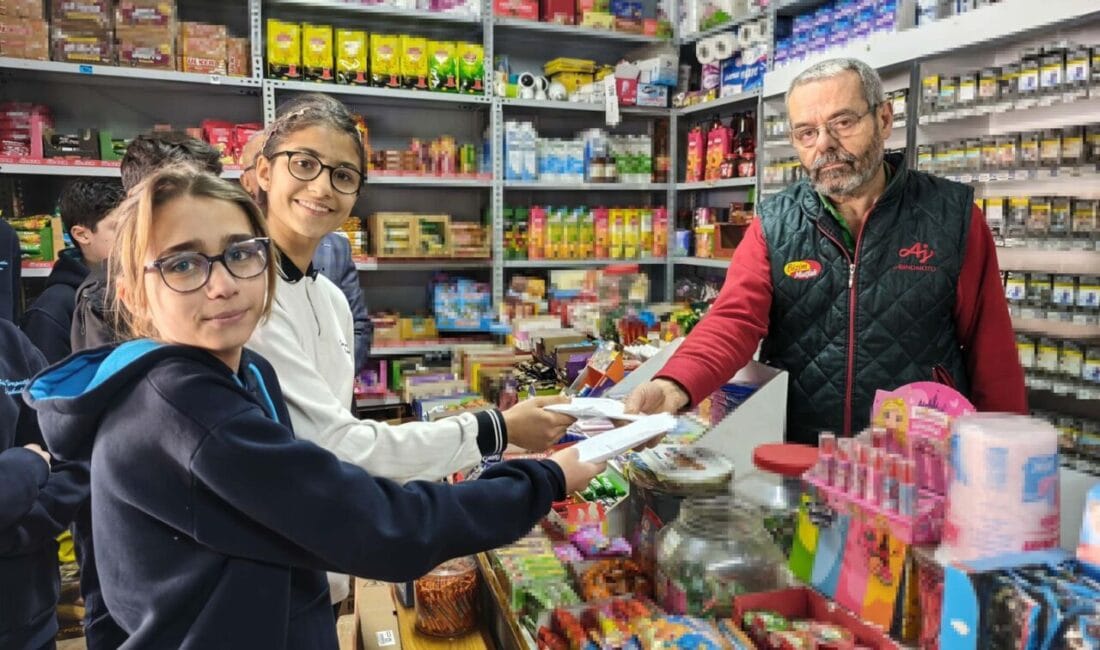 Öğrenciler Ramazan’da Zimem Defteri Geleneğini Yaşattı Manisa’nın Turgutlu ilçesinde Şadi Turgutlu Ortaokulu öğretmen ve öğrencileri Ramazan
