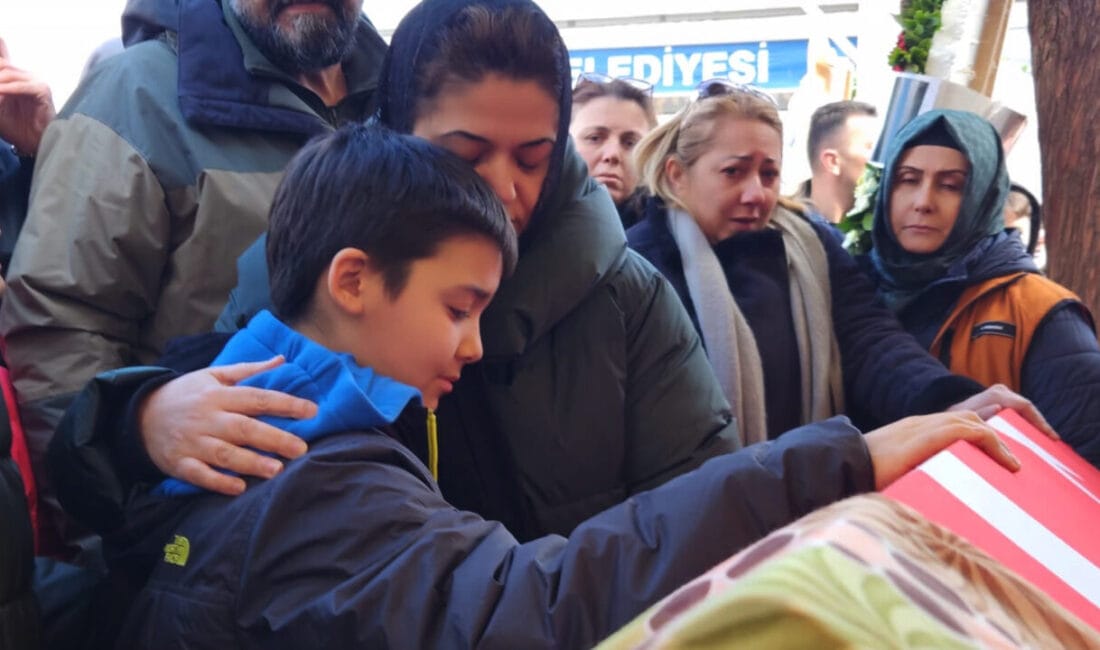 İstanbul Çekmeköy’de öğrencisinin bıçaklı saldırısında hayatını kaybeden Biyoloji Öğretmeni Fatma