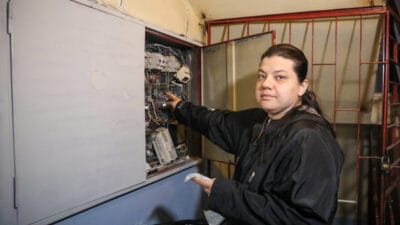 Antalya’da yaşayan Berna Karataş, otizmli oğlu nedeniyle çalışamadığını belirterek artan