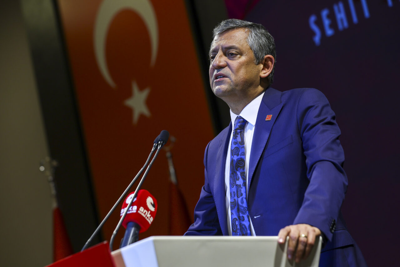 CHP Genel Başkanı Özgür Özel, Ankara’da şehit yakınları ve gazilerle