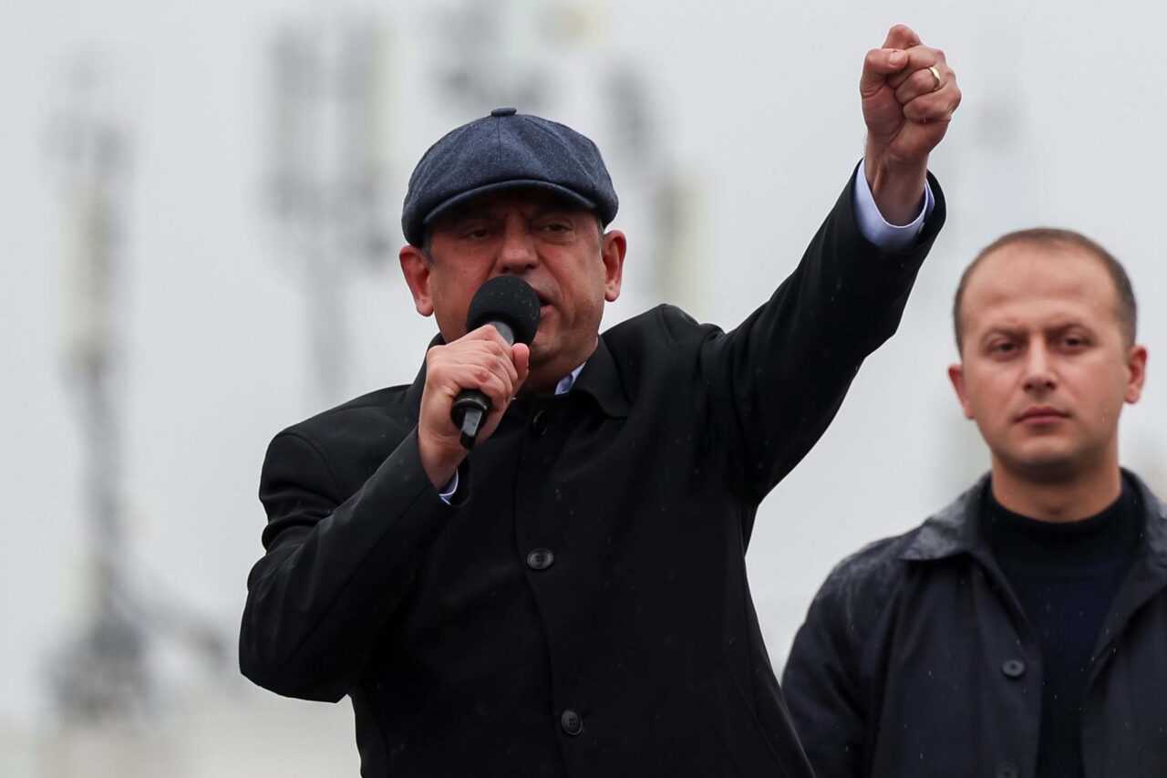 Cumhuriyet Halk Partisi Genel Başkanı Özgür Özel, Çanakkale'deki mitingde milletinden