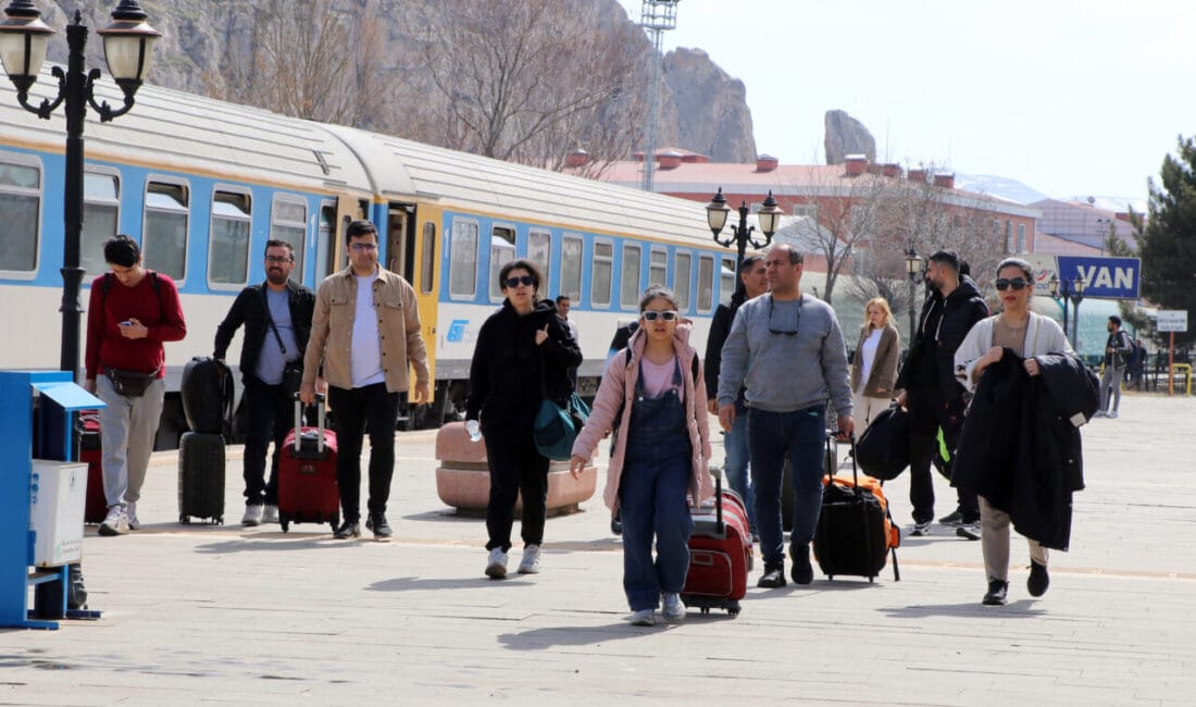 ABD ve İsrail’in İran’a yönelik saldırıları Van turizmini olumsuz etkiledi.
