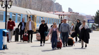 ABD ve İsrail’in İran’a yönelik saldırıları Van turizmini olumsuz etkiledi.