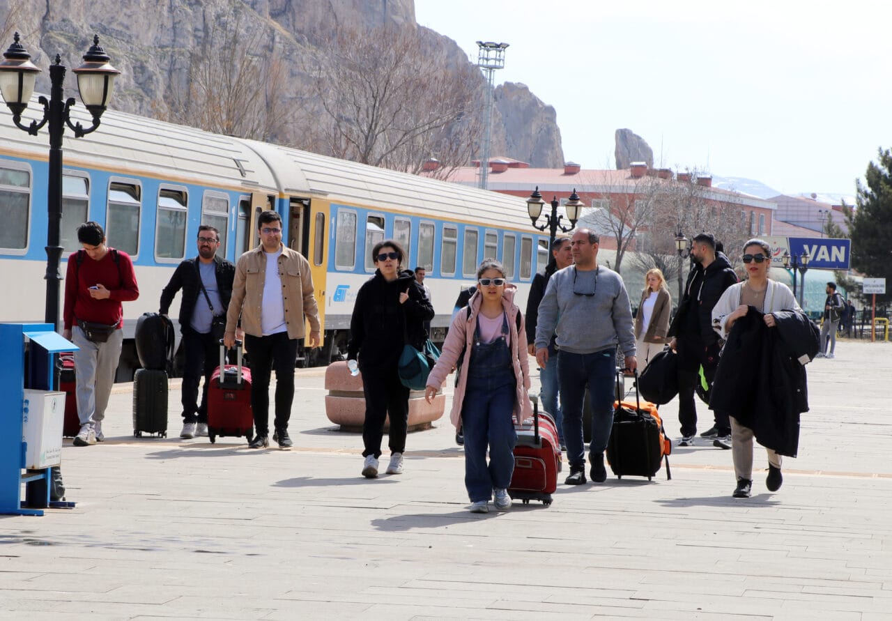 ABD ve İsrail’in İran’a yönelik saldırıları Van turizmini olumsuz etkiledi.