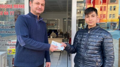 Isparta’da esnafın yolda bulduğu 1400 lira, güvenlik kamerası ve sosyal