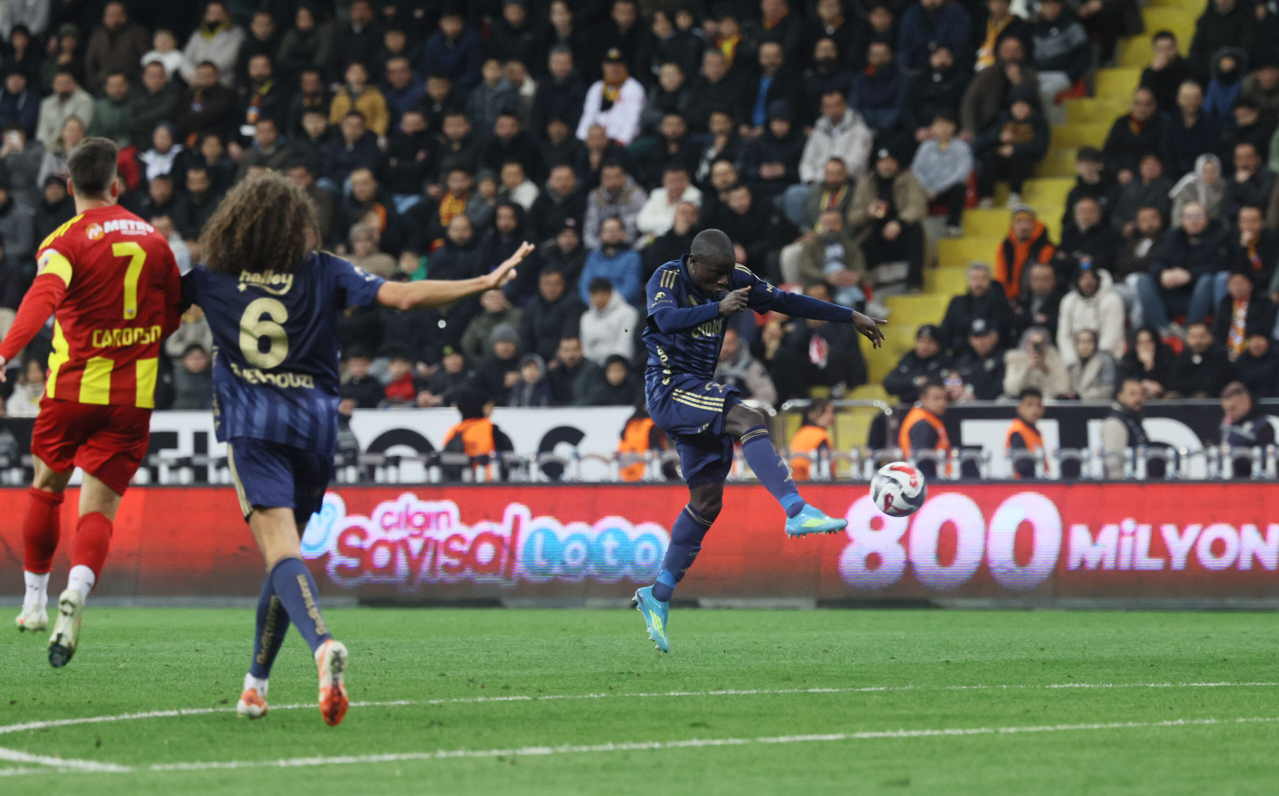 Fenerbahçe Kayserispor’u deplasmanda 4-0 yendi