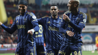 Fenerbahçe, Süper Lig’in 29’uncu haftasında Kayserispor’u 4-0 mağlup etti. Kante,