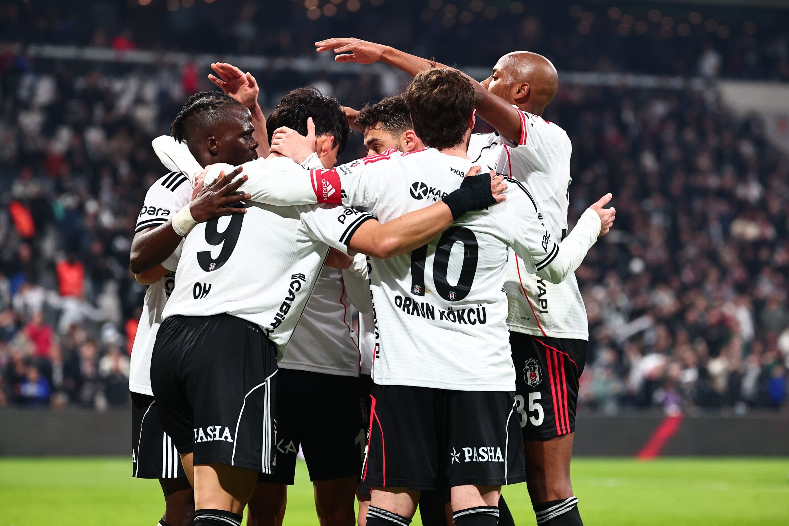 Beşiktaş, Süper Lig’in 29. haftasında Antalyaspor’u 4-2 mağlup etti. Siyah-beyazlılar puanını 55’e yükseltti.