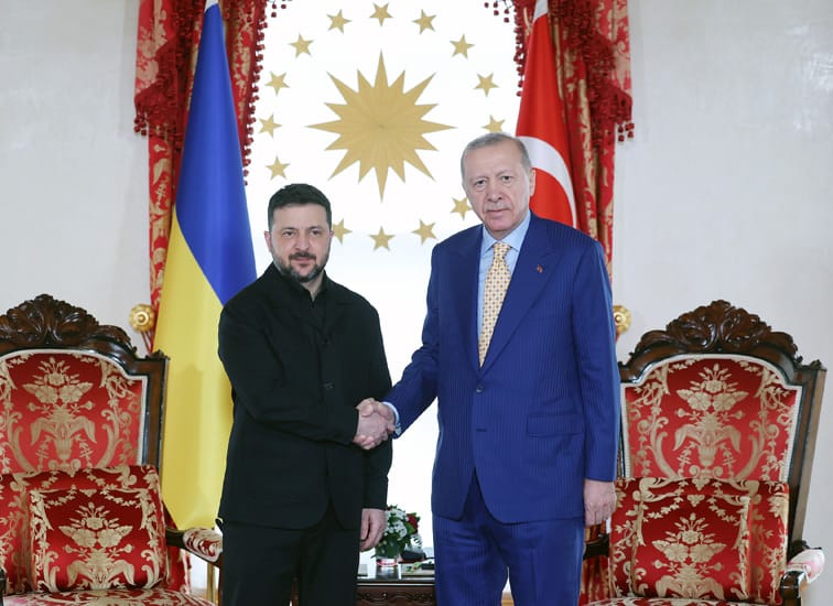 Erdoğan ile Zelenskiy İstanbul’da bir araya geldi! Cumhurbaşkanı Recep Tayyip Erdoğan, Türkiye’yi ziyaret eden Ukrayna Devlet Başkanı