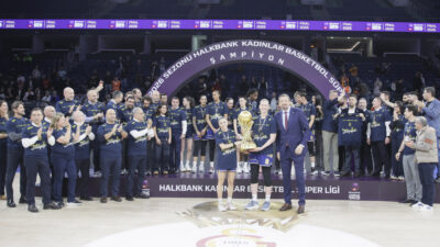 Fenerbahçe Opet, Kadınlar Basketbol Süper Ligi’nde sezonu namağlup şampiyon tamamladı.