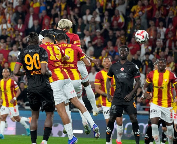 Galatasaray Goztepe Deplasmaninda 3 Golle Kazandi(Kelam Haber) (6)