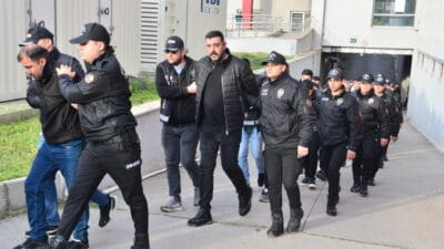 Adana merkezli 8 ilde Bayğaralar suç örgütüne yönelik düzenlenen operasyonda