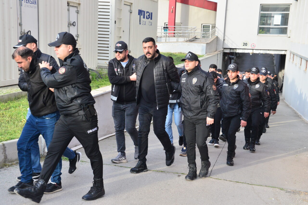 Adana merkezli 8 ilde Bayğaralar suç örgütüne yönelik düzenlenen operasyonda