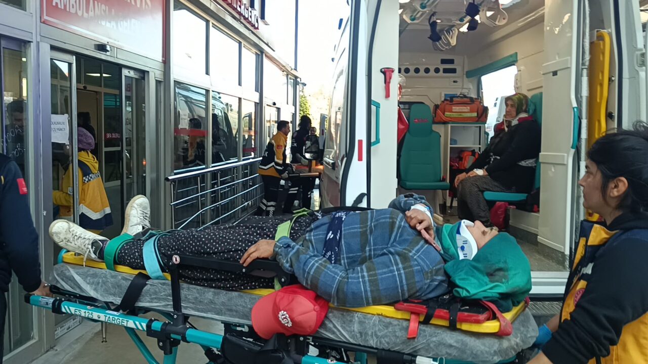 Adana’nın Kozan ilçesinde tarım işçilerini taşıyan minibüsün devrilmesi sonucu 17