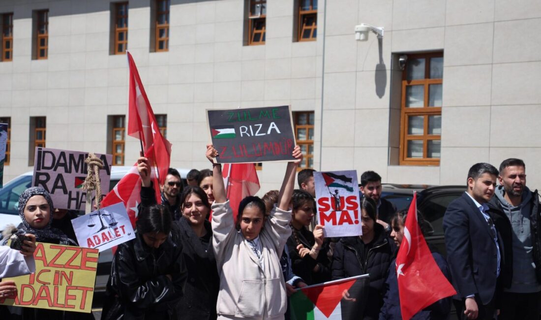 Ağrı İbrahim Çeçen Üniversitesi’nde düzenlenen yürüyüşte, Gazze’de yaşananlar ve İsrail’in