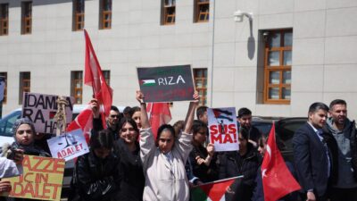 Ağrı İbrahim Çeçen Üniversitesi’nde düzenlenen yürüyüşte, Gazze’de yaşananlar ve İsrail’in